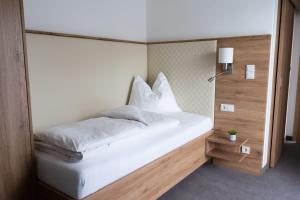 Single Room with Balcony room in Pension Strobl
