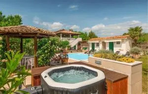 Nice Home In Zatka With Jacuzzi - Gromnik