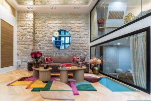 B Luxe Triplex, Cinema Near Place des Vosges AC