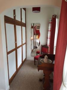 Lovely modern cottage, in Trefor village located near beach