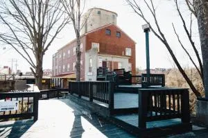 Farmville Modern Loft - Fore Store