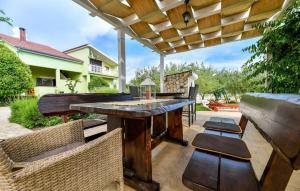 Six-Bedroom Holiday Home In Sv Filip I Jakov