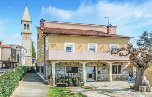 Gorgeous Apartment In Lovrecica With Kitchen