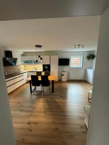 Adenauer Forst Ring Apartment