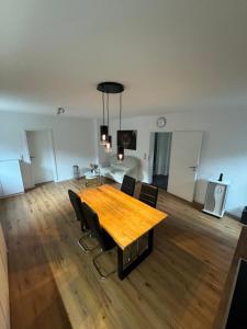 Adenauer Forst Ring Apartment