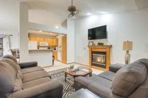 North Liberty Home about 11 Mi to University of Iowa! - 克拉尔维尔