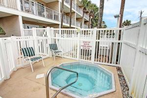 Grand Caribbean West 303