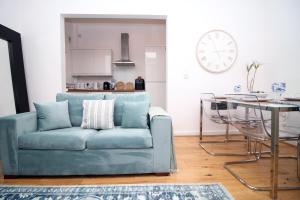 Coastal penarth dream! Close to Cardiff superb location near bars and restaurants! Dog friendly and welcome breakfast pack!