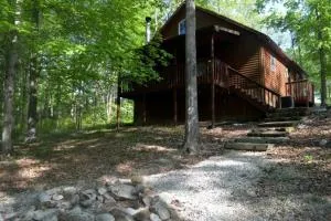 Deluxe Cabin #10 with Jacuzzi on Patoka Lake in Southern Indiana - Temple