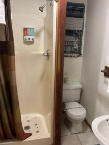 Optimum Cabin #12 with Hot Tub and Jacuzzi on Patoka Lake in Southern Indiana