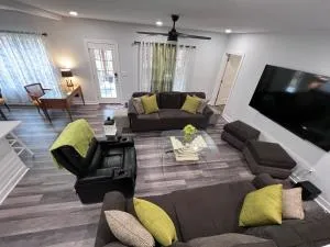 Modern, Spacious & Cozy Apartment - Elkin