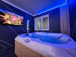 Luxor - Jacuzzi&Cozy Apartments - 锡比乌