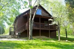 Deluxe Cabin #17 with Jacuzzi on Patoka Lake in Southern Indiana - Paoli