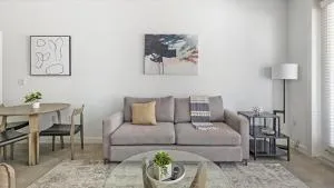 Landing Modern Apartment with Amazing Amenities ID1804X66 - 莱克韦