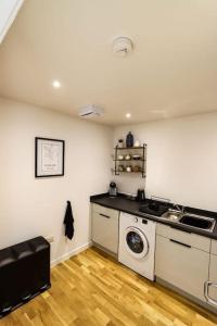 City Views by the Castle, Free Designated Parking.