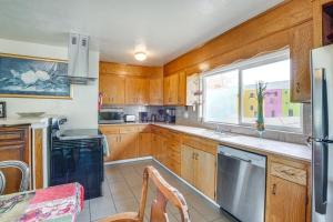 Pet-Friendly Apartment 1 Mi to Lake Merritt!