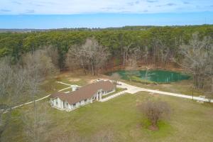 Peaceful Longview Home with Pond, 6 Mi to Downtown!