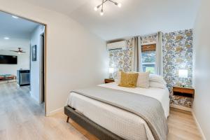 Near Majek Vineyard: Private Schulenburg Cabin