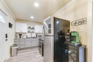 2 Mi to Dtwn Chic Waco Studio with Fire Pit!
