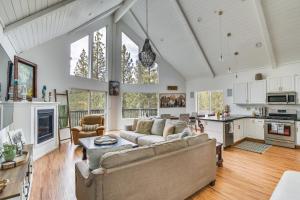 Serene Big Bear Retreat with Hot Tub and Game Room!