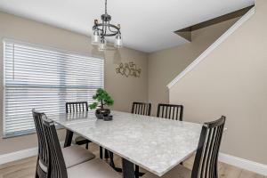 4BR w Heated Pool near Disney & Lake - Sleeps 10