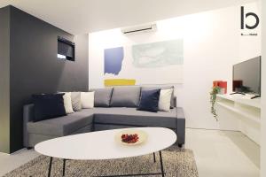 b hotel Heiwaodori 302 - Huge Apt in Famous Hiroshima Dori For 6p