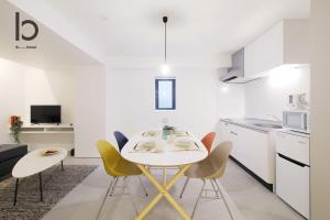 b hotel Heiwaodori 302 - Huge Apt in Famous Hiroshima Dori For 6p
