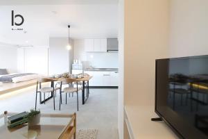b hotel Heiwaodori 801 - New Apt in Famous Hiroshima Dori for 6p