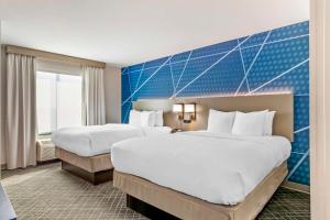 Queen Suite with Two Queen Beds - Non-Smoking room in Comfort Suites Whitsett