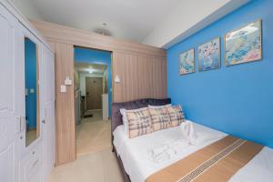 MALL OF ASIA Condo with Balcony Facing Pool @ Shore2