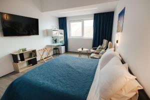 Delightful Seaside Studio Apartment D - Faraway