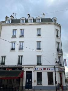 Le Meaux Sacré Vue Cathédrale Hyper Centre Gare Disney