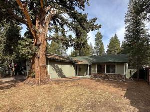 1987 Cherokee St, home