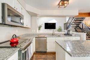 6 Mi to Dtwn Arvada Home with Hot Tub and Yard