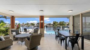 Bribie Bliss: Luxe Canal Living