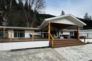 Riverfront Oasis - Sawyers Bar