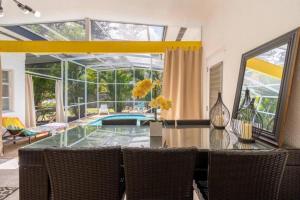 Fantastic Island House 1 mile to the beach with heated pool