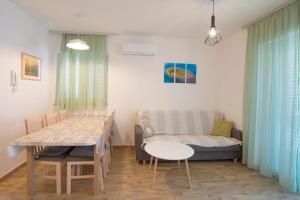 Apartments with a parking space Pakostane, Biograd - 22446 