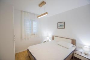 Apartments with a parking space Pakostane, Biograd - 22446 