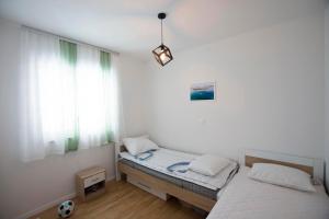 Apartments with a parking space Pakostane, Biograd - 22446 