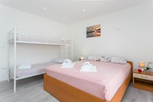Apartments with parking space Tucepi, Makarska - 22086