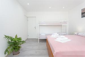 Apartments with parking space Tucepi, Makarska - 22086