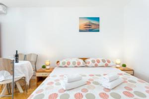 Apartments with parking space Tucepi, Makarska - 22086