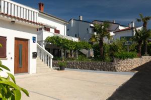 Double Room Njivice 17010a