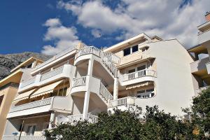 Apartments with a parking space Baska Voda, Makarska - 22495 