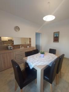 Apartments with WiFi Kastel Novi, Kastela - 22614