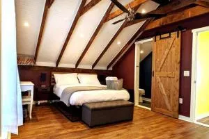 Walkable Elmwood Cottage, No Chores 4Bath 4BR 4Car - Kenmore