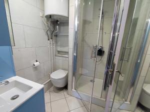 Appartement climatisé avec parking à 450m des plages - FR-1-776-76