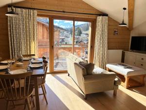 Appartement de standing - 3 chambres, balcons, garage, proche centre et remontées mécaniques - FR-1-623-357