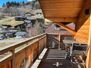 Appartement de standing - 3 chambres, balcons, garage, proche centre et remontées mécaniques - FR-1-623-357